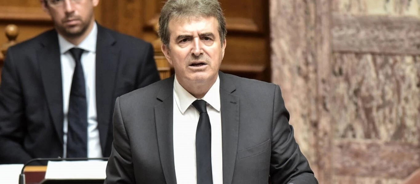 Μ. Χρυσοχοΐδης σε ΚΚΕ: «Είστε υποδειγματικοί το νομοσχέδιο για τις διαδηλώσεις δεν αφορά εσάς»